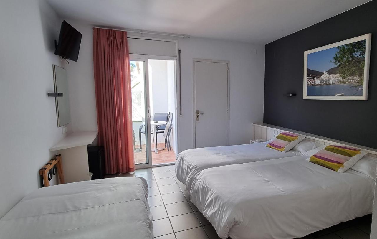 S'aguarda 3* Cadaques