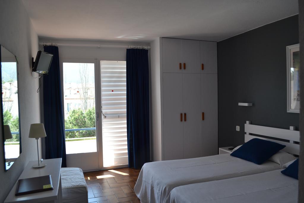 S'aguarda 3* Cadaques
